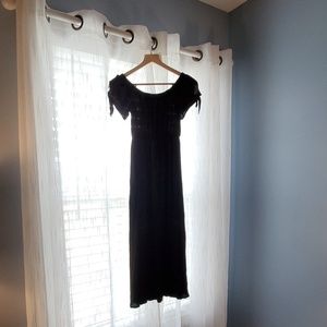 Elegant, casual black maxi dress
